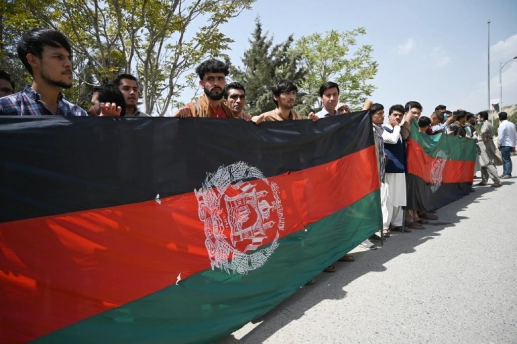 Afghanistan ge minivan dhuvas faahagakuramundhiya aammunge dhemeehakuTaliban in maraalaifi