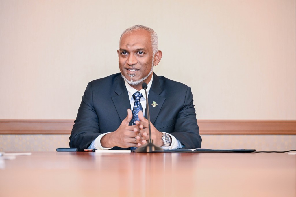 Dhaulathuge hurihaa kamehgai zuvaanun ah bas buneveyne, ekan balaigannaanan: Raees