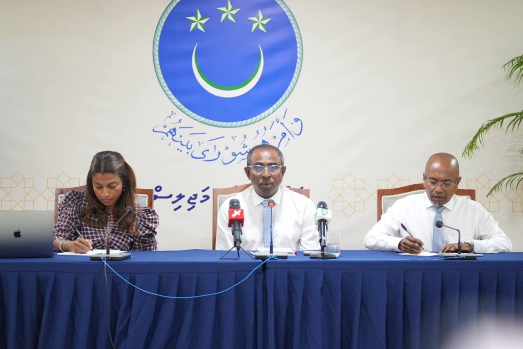 Majilis jalsaa ah haaziru nuve memberun kuran jehey campaign eh noannaane: Eva
