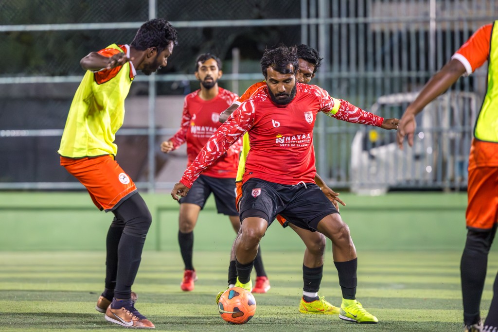 Baraabaru FC futsal challenge: Super Kings aai The Best semi ah