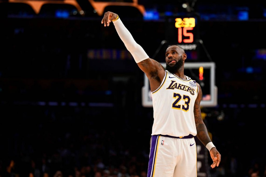 LeBron, 35 aaharuvee thareehee record eh muguraalaifi