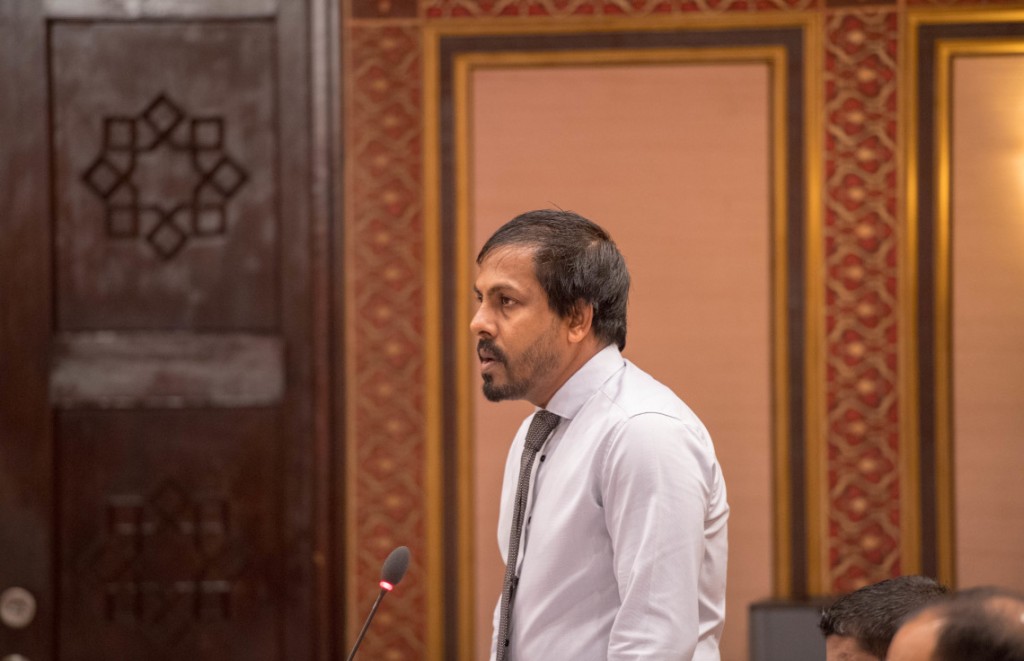 Committeen nafrath ge bill nimmaafai vanee sarukaaraai, HRCM ge islaahuthakaa dhekolhah: Ismail