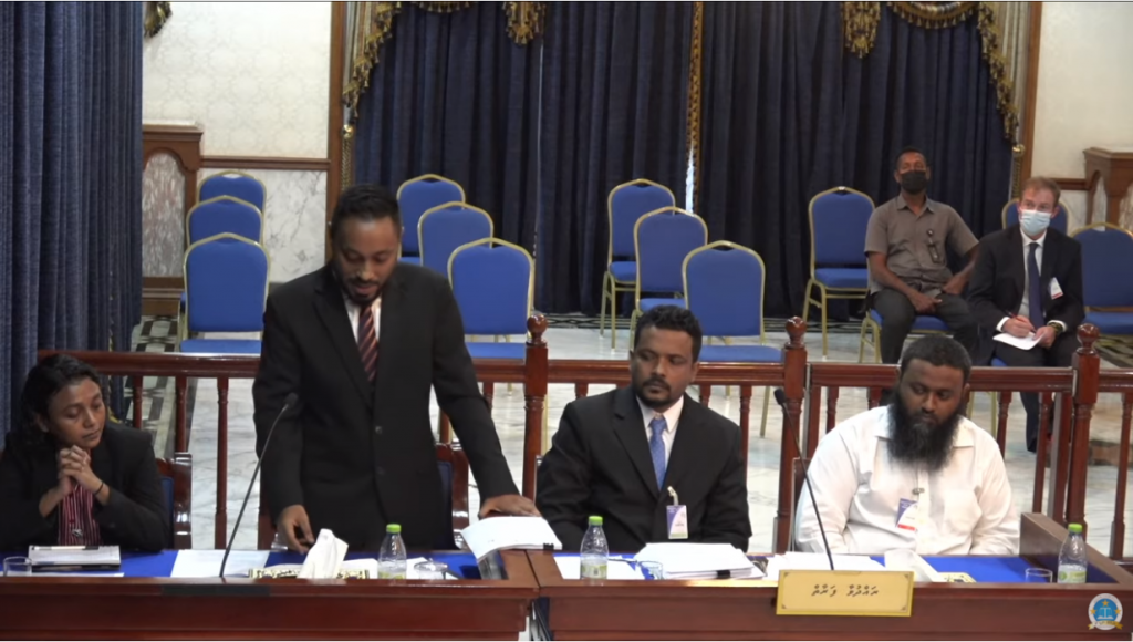 Aburu kathilamun dhaathee ekan huttuvai dhinumah Ameen ge faraathun Supreme Court gai edhijje