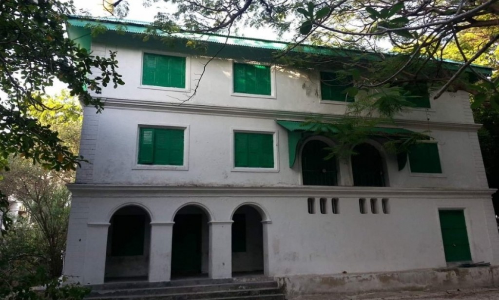 Dhivehi thaareekhu: Haajee Imaadhuddheenaai ussgekolhu