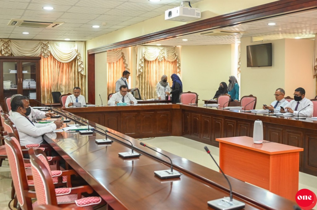 Maru Commission haazirukuri 241 Commitee ge badhdhaluvun sirru
