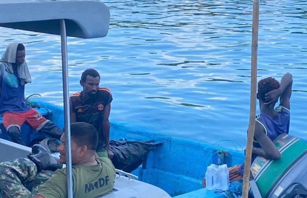 Fuvahmulaku kairin Somalia bayaku thibi dinghy eh fenijje