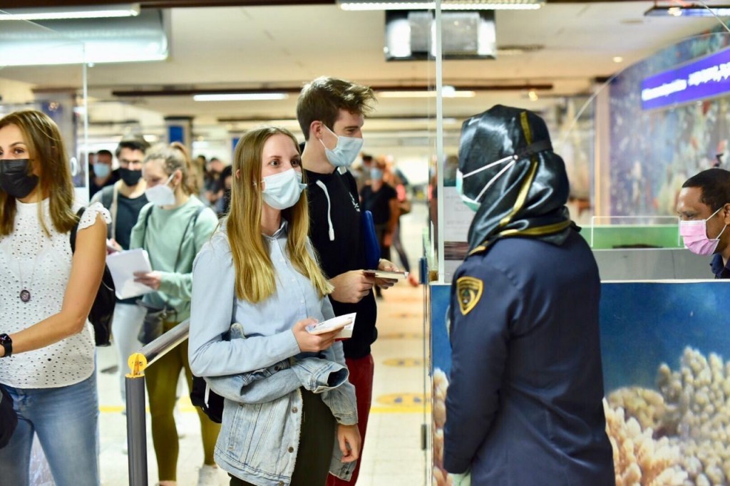 New record since border reopening, over 3,800 tourists yesterday alone