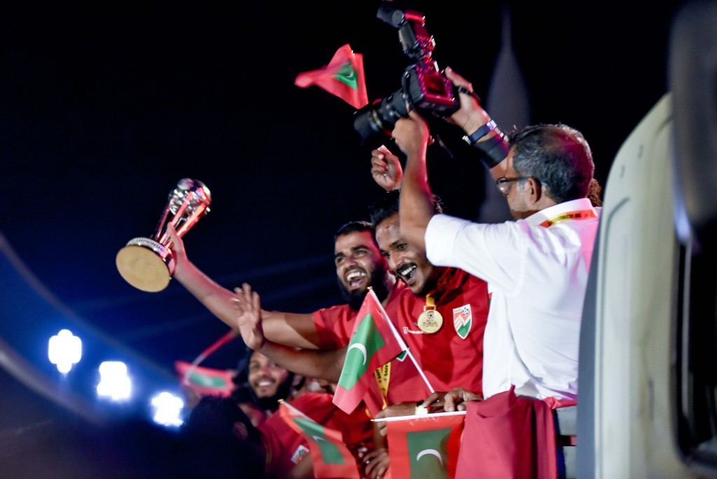 Diamond Jubilee ge 1 vana branding akah 15,000 rf ge inaameh 