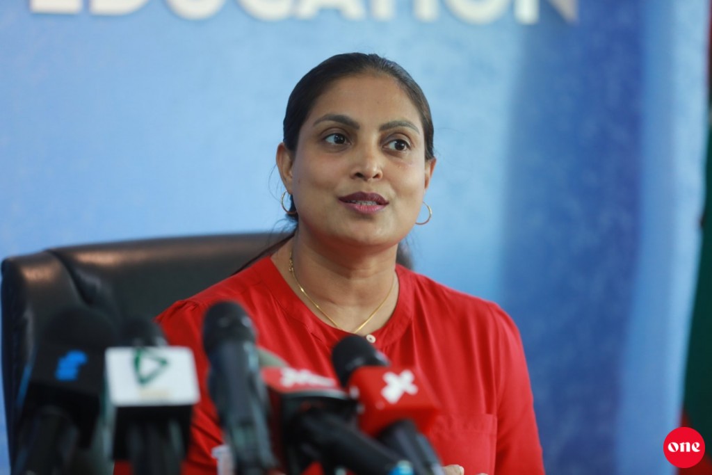 Mandhu college massalaigai Education Minister court ah haaziru kuranee, court chit geyge dhorugai