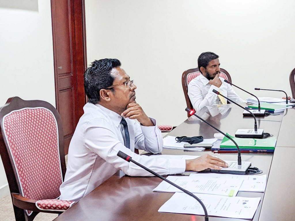 Ghairu haazirugai kuri hukum thanfeezu nukuraa 422 meeheh, 15 aharu vefaivaa hukum ves himeney!