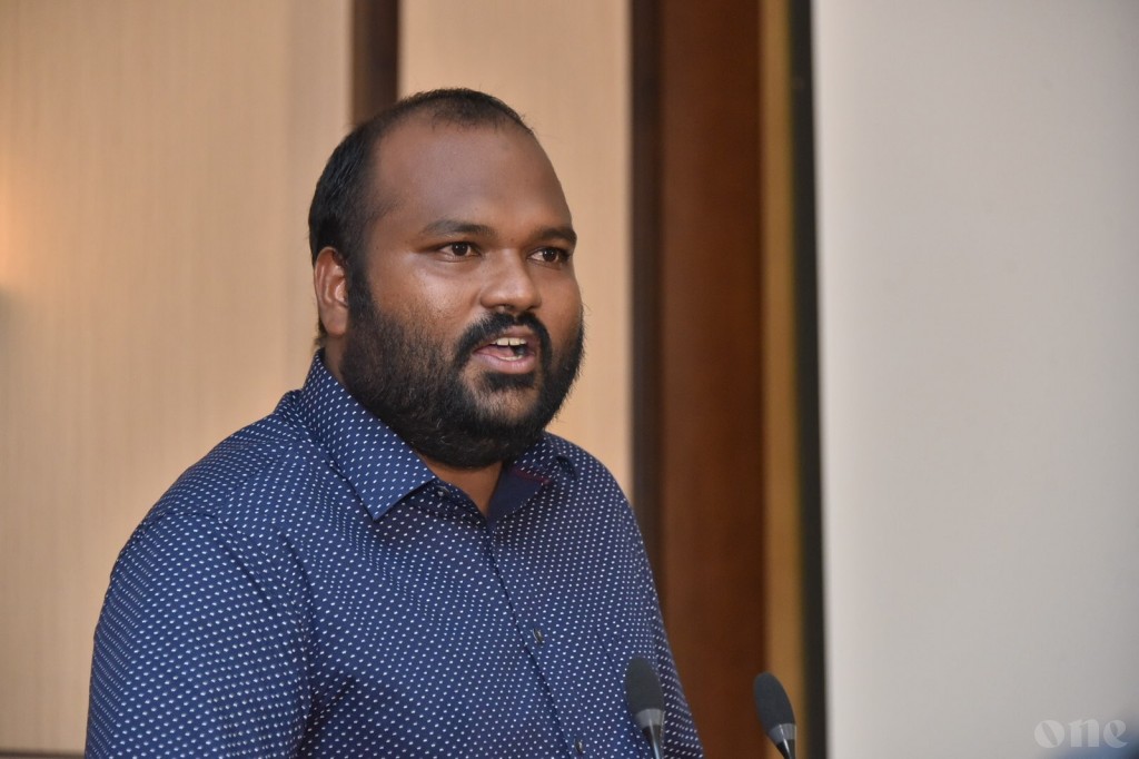 Ali Waheed anburaa Raajje gennan beyruge agency thakaai mauloomaathu vanee hissaa koffai: Fuluhun