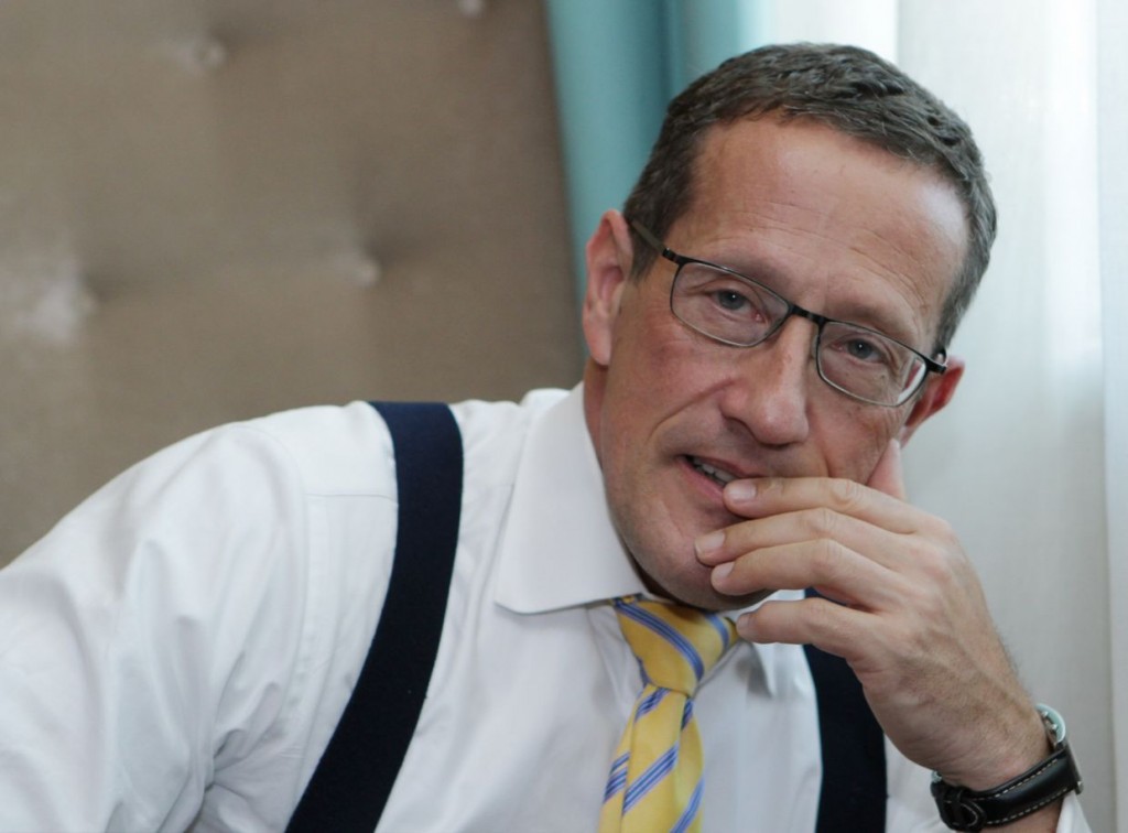 Meege dhemas kurin ahannah Covid jehunu , adhives eygen salaamai nuvey : Richard Quest
