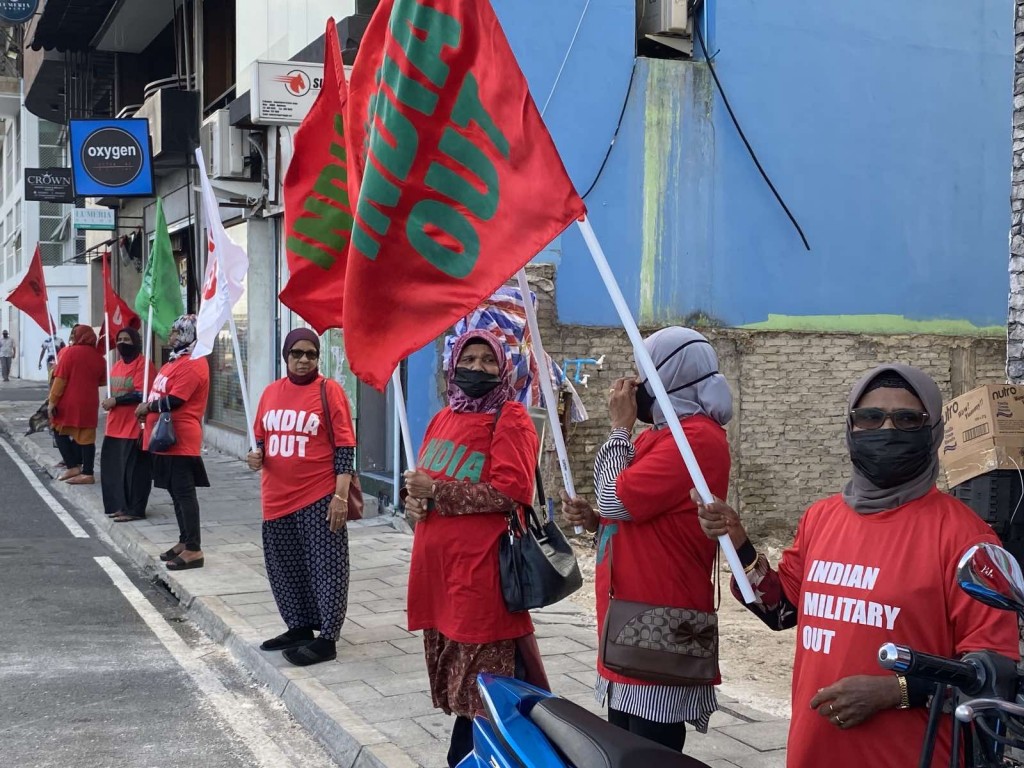 Idhikolhu muzaaharaa in Nareesh aai ithuru 6 meehaku hayyaru kohfi