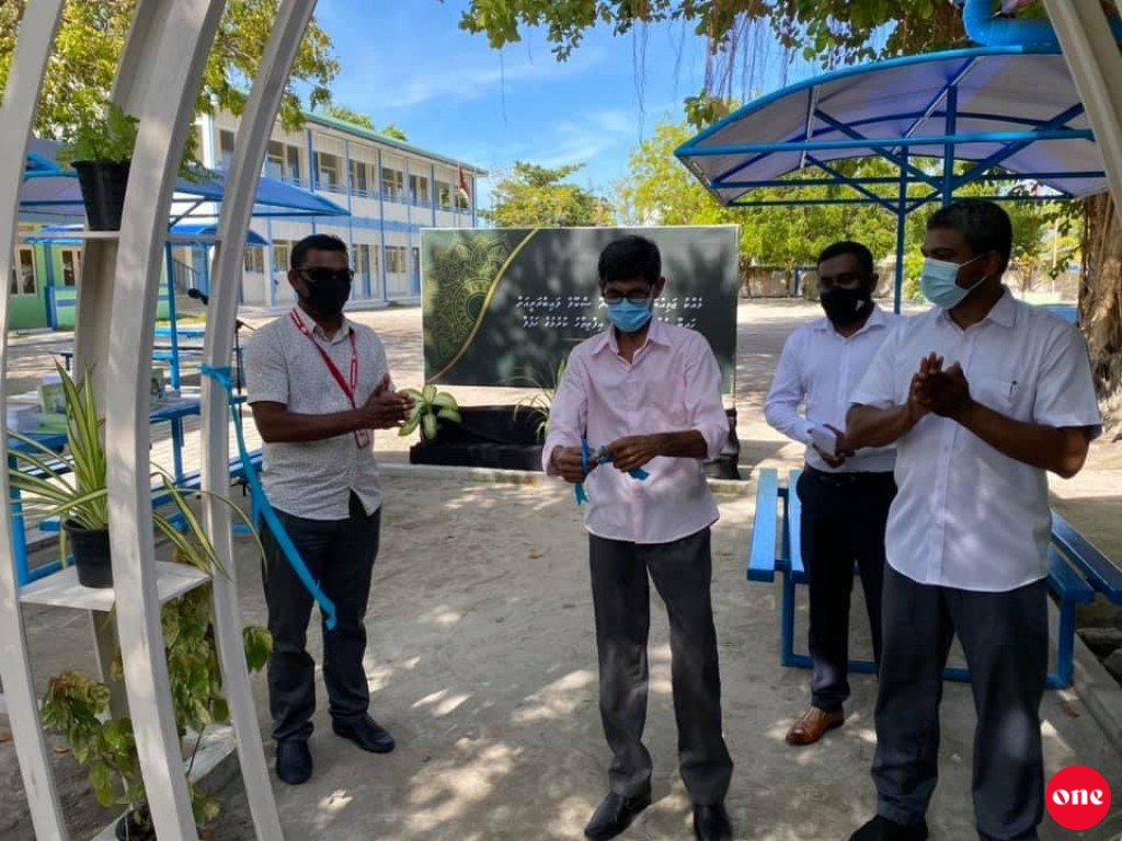 MEKKU Jamiyyaa in Maaenboodhoo School library gai 