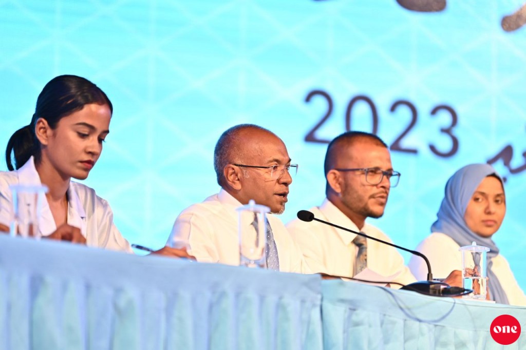 The Democrats ge vaguthee chairperson ge magaamah Hassan Latheef inthihaabu kohfi