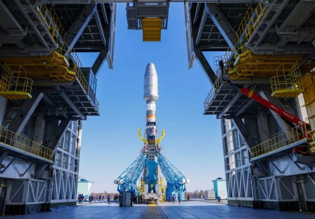 Russia ge rocket ehggai Iran ge dhe satellite miadhu udhussaalanee