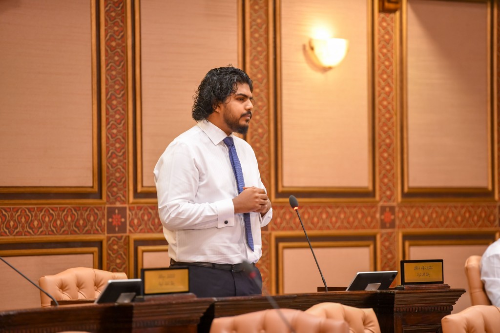 Supreme court ge 2 fandiyaarun vaki kurumuge bill gaanoonu asaaseeaa hilaafu: Azaan