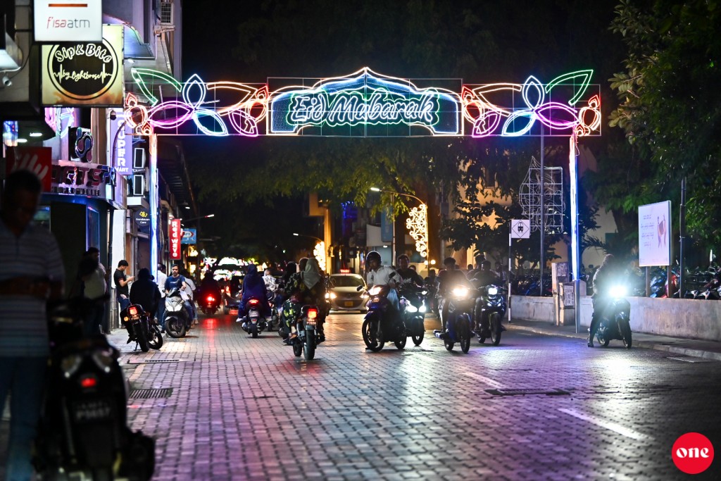EID ah dhihlaanee honihiru dhuvahuge rey, male' gai haassa harakaaiythakeh!