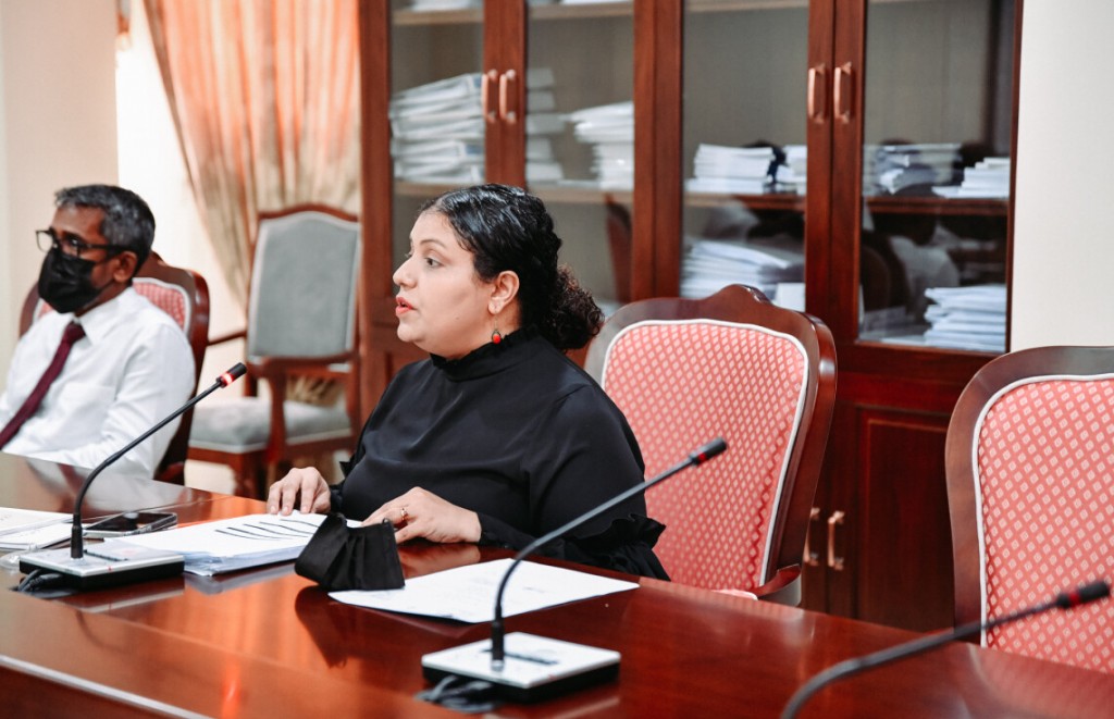 Maruve ginadhuvas vefai ovvai fenunu meehaage thahugeegee mauloomaathu hissaa kuran maadhamaa ah vanee furusathu dheefai: Jeehaan
