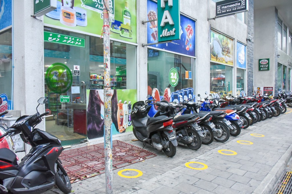 Mudhaa vihkkaa thanthan reygandu 9 jahaairu bandhu kuran angaifi, 12 jahandhen delivery kureveyne