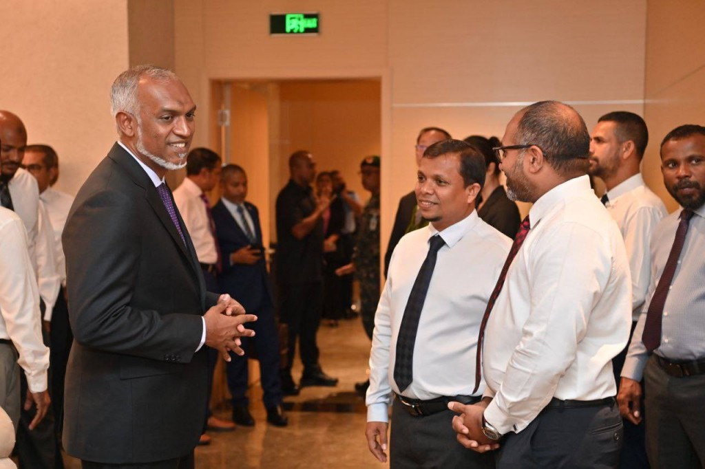 Raees Muizzu rasmee dhathurufulhehgai China ah furaavadaigenfi