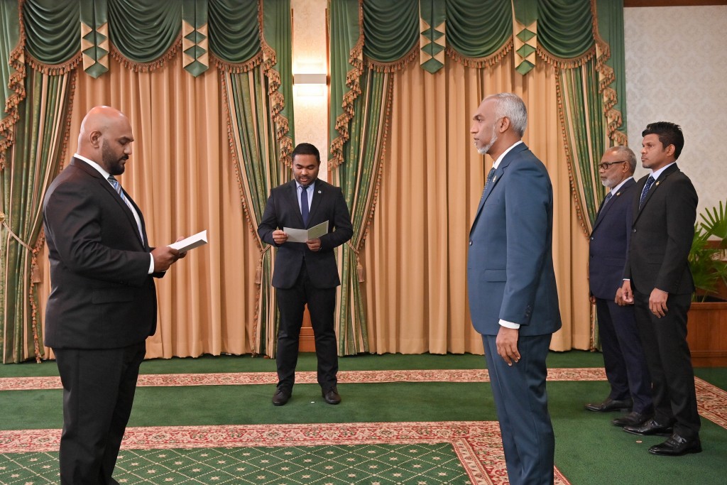 Commissioner of prisons ah Zareer, Customs ah Maaniu