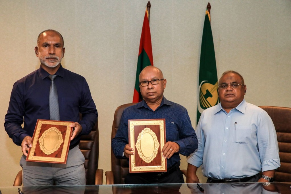 Manadhoogai 700 meehun ge jaagaige miskitheh imaaraaiy kuran bayakaa havaalu koffi