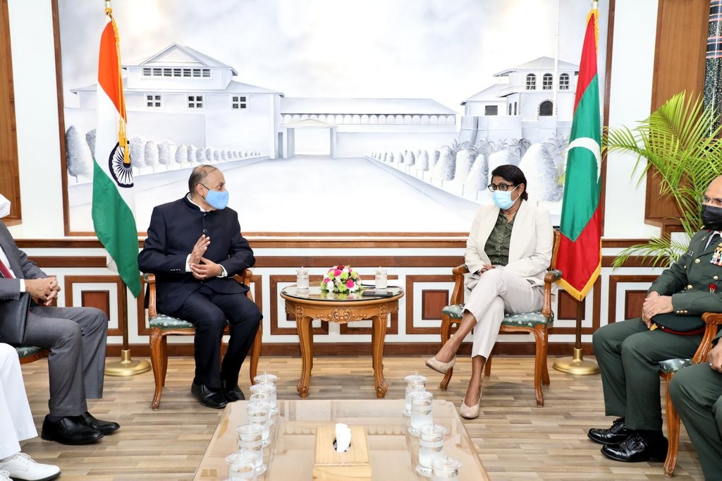 India ge defence secretary Raajje vadaigen Minister Mariya aa bahdhalu kurahvaifi