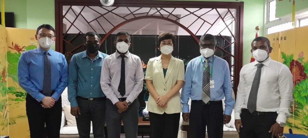 Dhivehi noosverin ah China in thamreenu furusathu thah hoadhai dhinumah mashvaraa kohfi