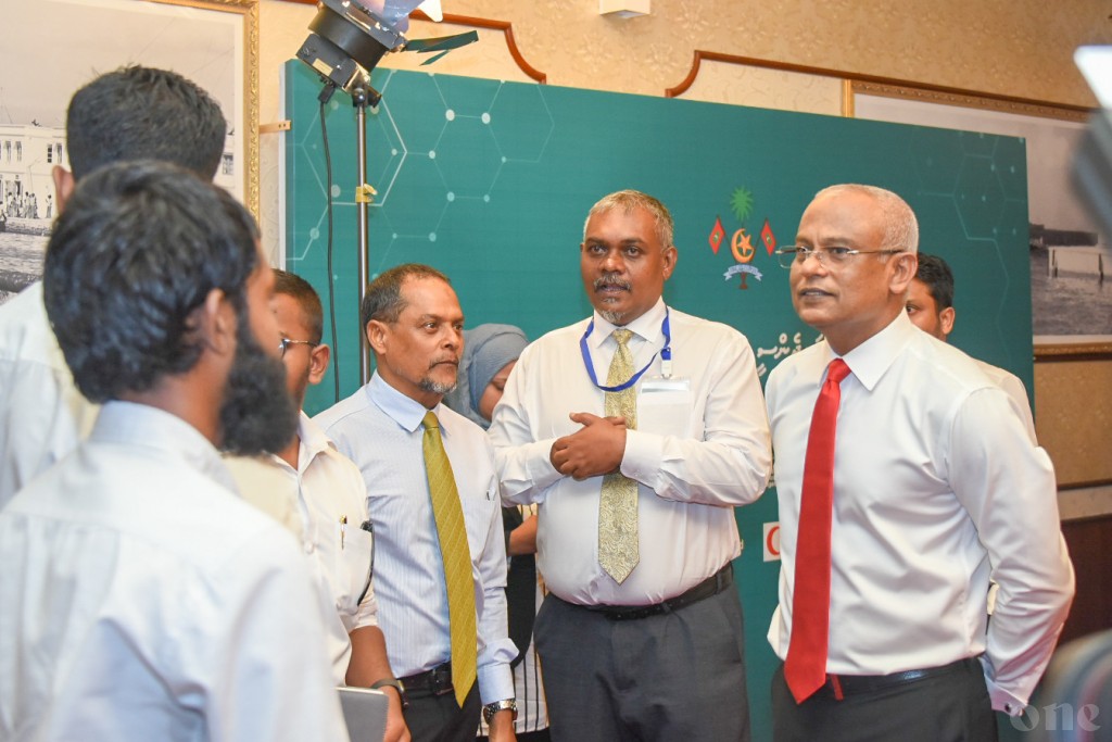 Hiyaalu faalhu kurumuge minivan kamah evves huraheh naalhaanan: Raees
