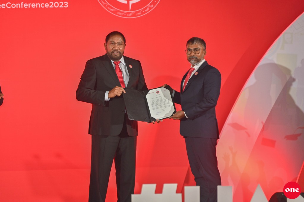 Varah avahah gotheh nimaanah, inthihaabu kaamiyaabu kuraanee Gaasim thaaeedhu kuraa candidate eh: Ilhaam