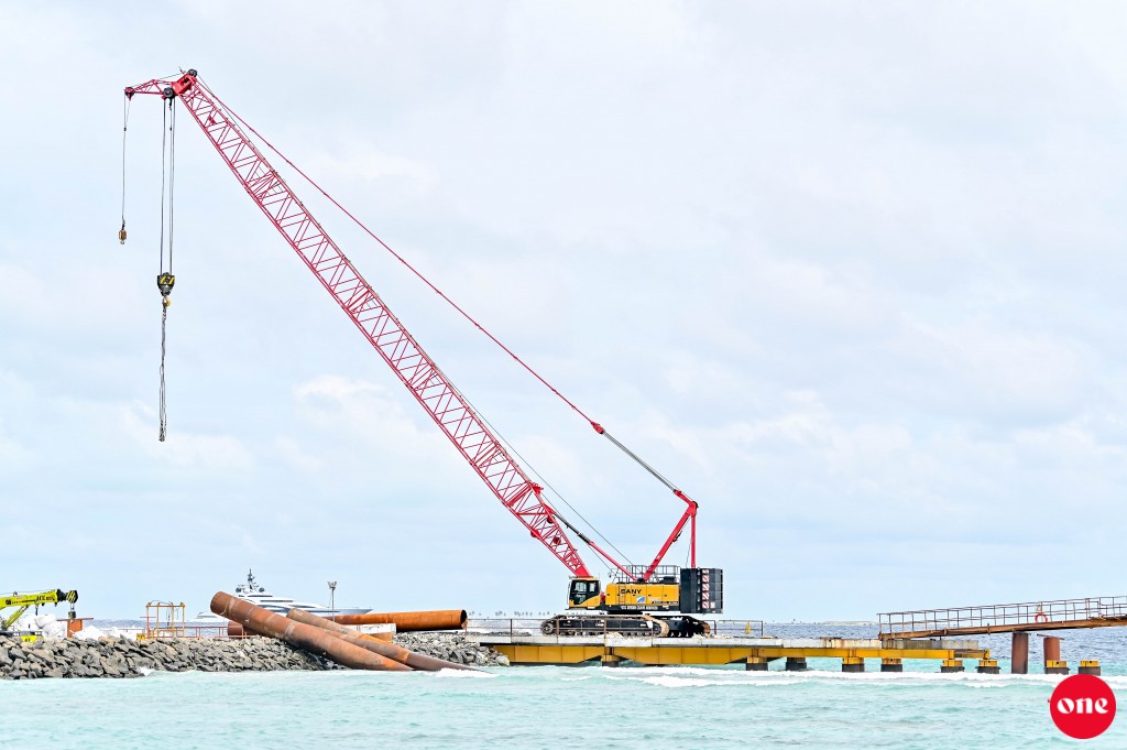 Thilamale bridge anna aharu beynun kureveyne, giraavaraa ves gulhuvaalaanan: Raees