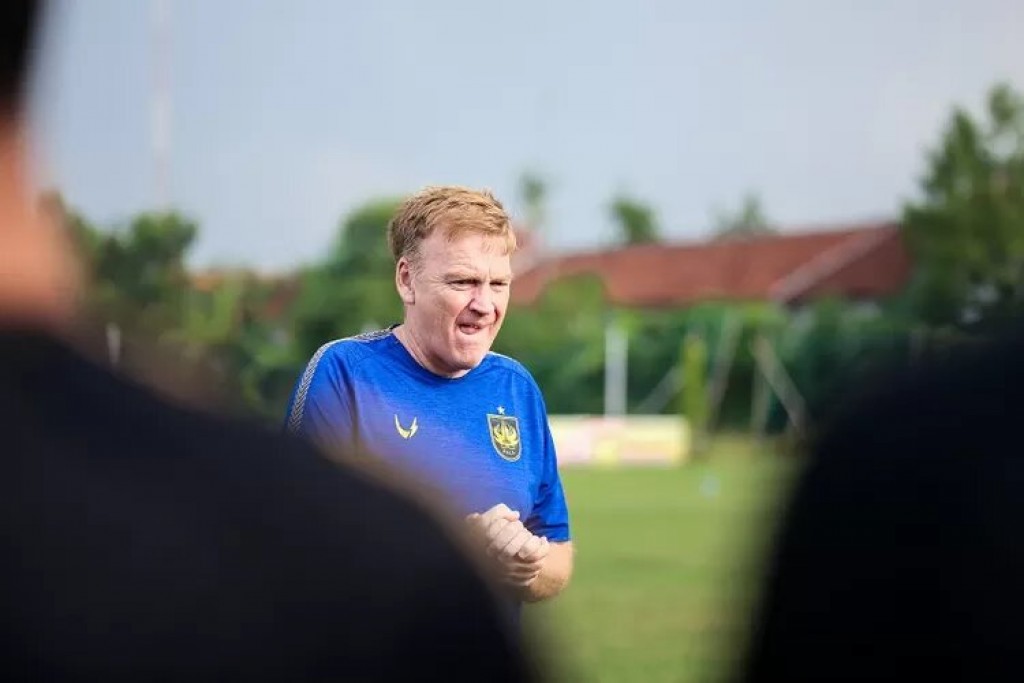 Odi sports club ah Australia ge thajuribaakaaru coach eh