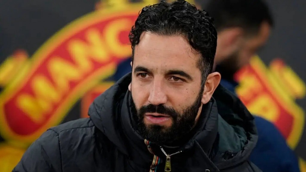 United ge coach Amorim aai Rooney aa dhemedhu bahuge hamalaathakeh