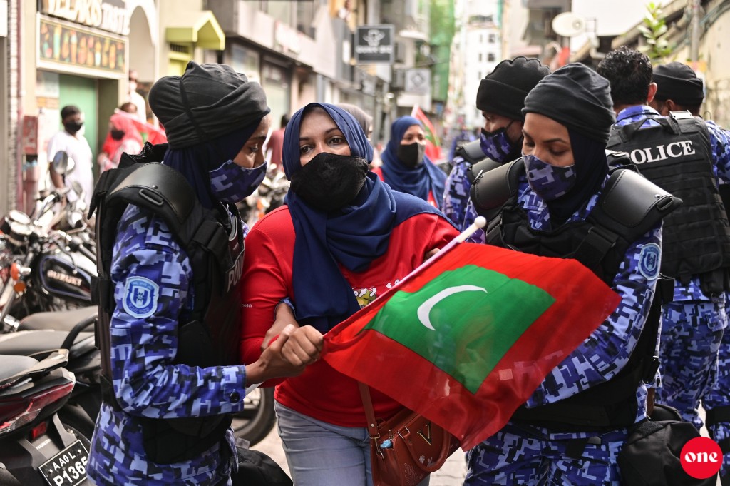 Fuluhunge belumuge dhashugai huri anhenakah aniyaakuri massala eh fenmathi vejje