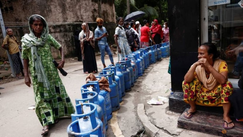 Sri Lanka approves 4-day work week to let public sector employees grow own food