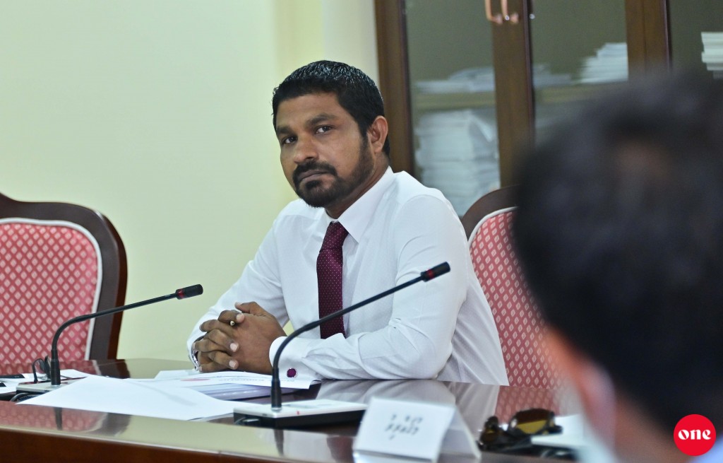 Flying school in viyafaari kuramundhanee dhivehi dharivarun hijack kohgen: Naseem
