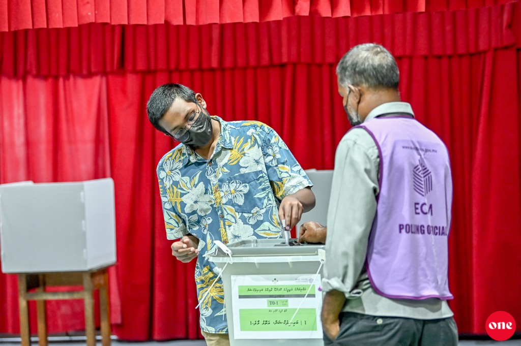 EC ah onna ithubaaru kudaviyas, riyaasee inthihaabu olhuvaeh nuleveyne: Transparency