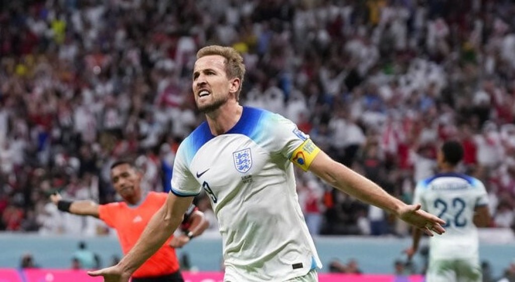 Faseyha kamaaeku England quarter ah, vaadhakuran jeheynee Champion France aa