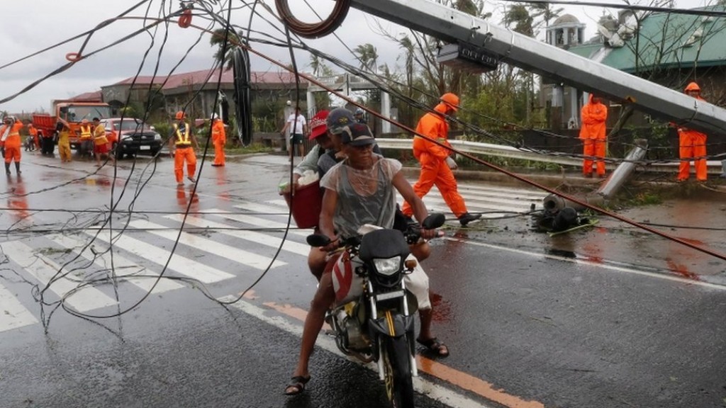 10 dead, 3 missing as strongest typhoon this year slams Philippines