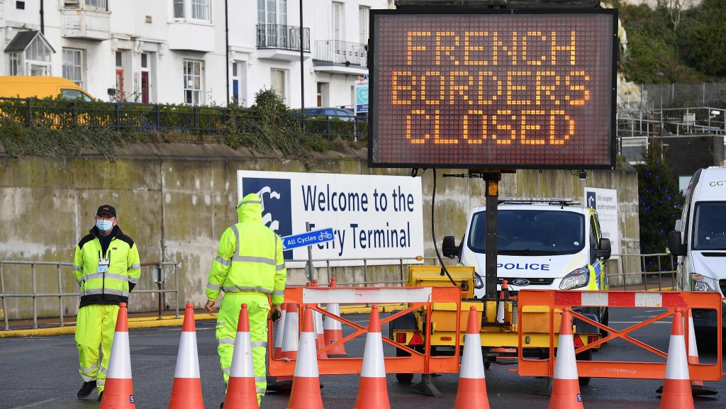 France closes borders to most non-EU travel