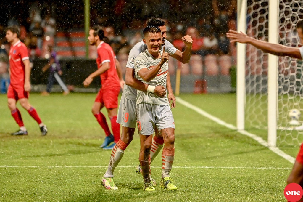 SAFF gai varugadha team thakaa dhekolhah kulhumuge faidhaa Asian cup ah kuraane: Chhetri