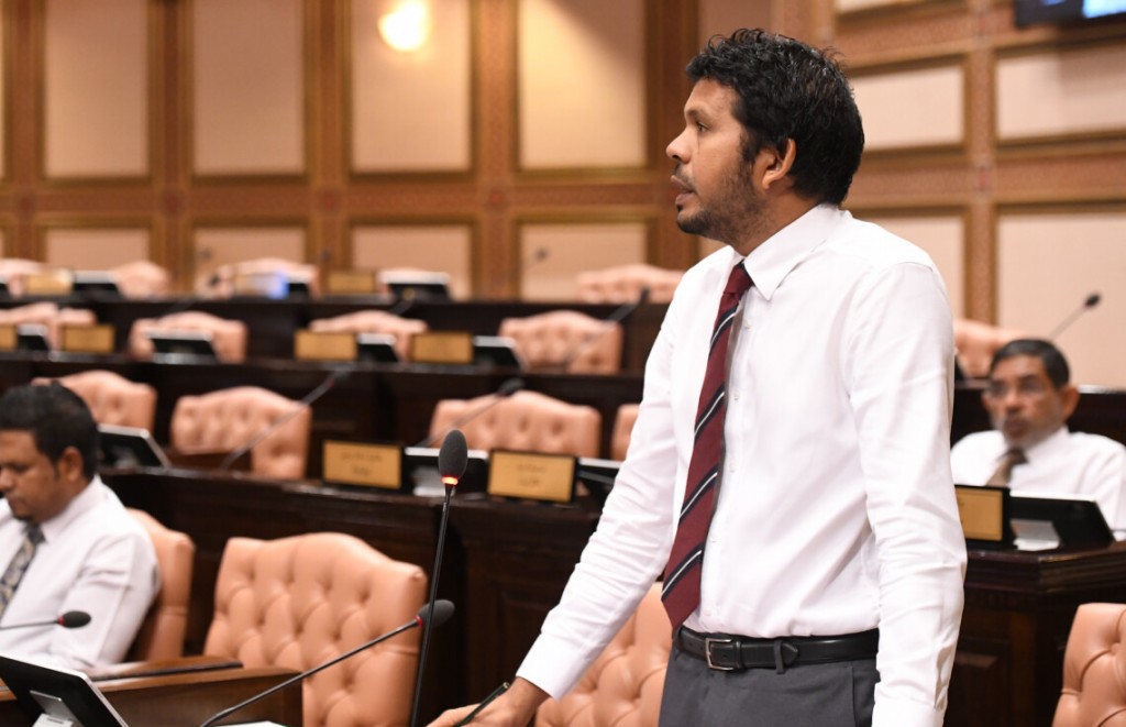 Harukashi fikuraa dhekolhah haasa faujeh ufaddhan majlis ah hushahalhaifi