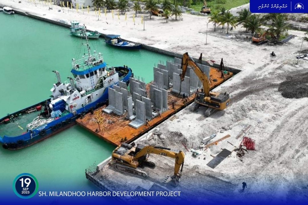 Milandhoo bandharu ge masakkathah beynunvaa concrete galuge 4 vana shippment gengosfi