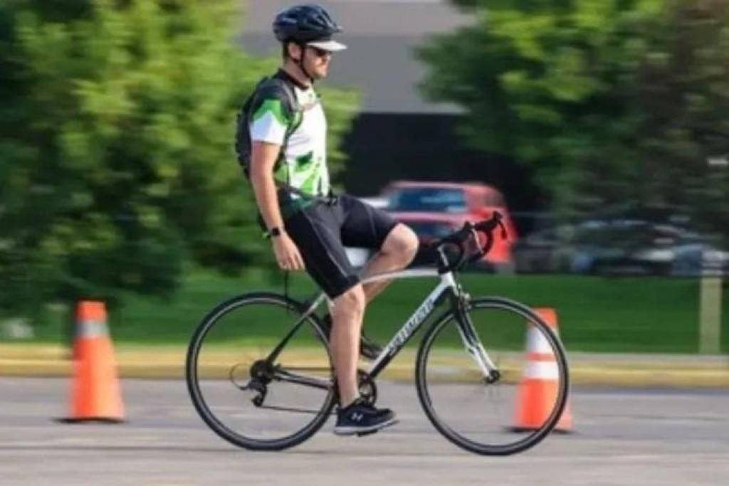 Aiy dhookollaigen bicycle dhuvvai dhuniyeyge record fothah