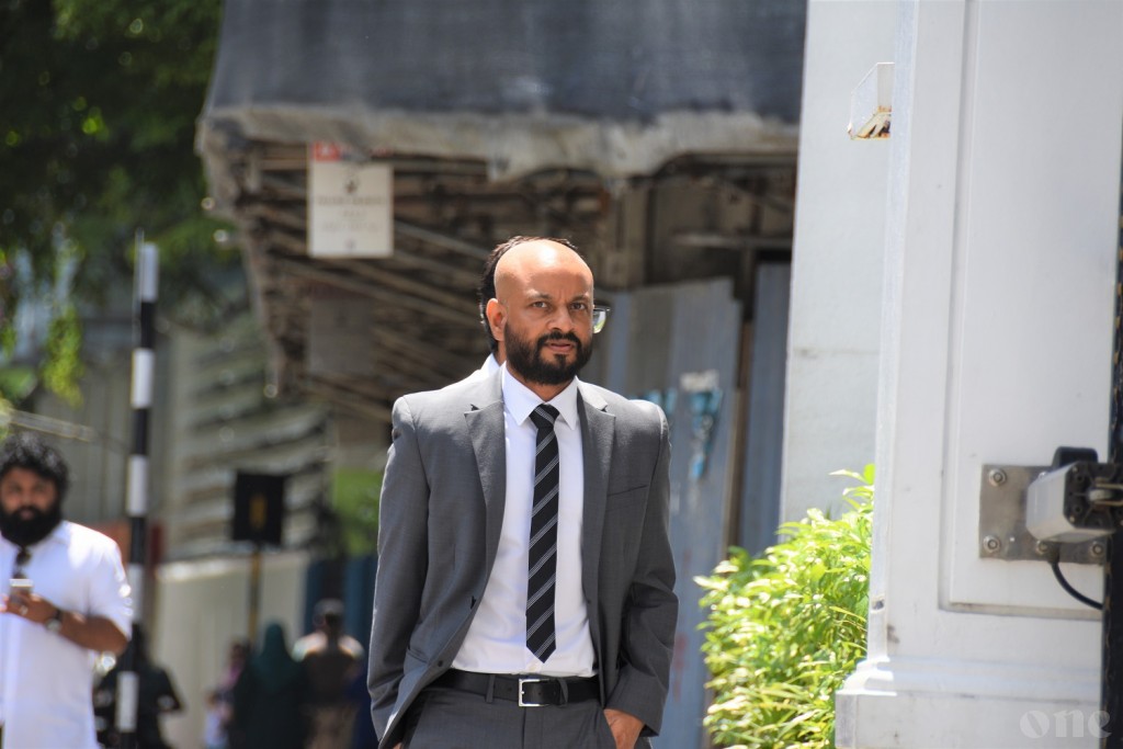 Faris ge mahchah hiyaanaathuge thahugeegu hingevumah Dhiyana husha'halhuhvaifi