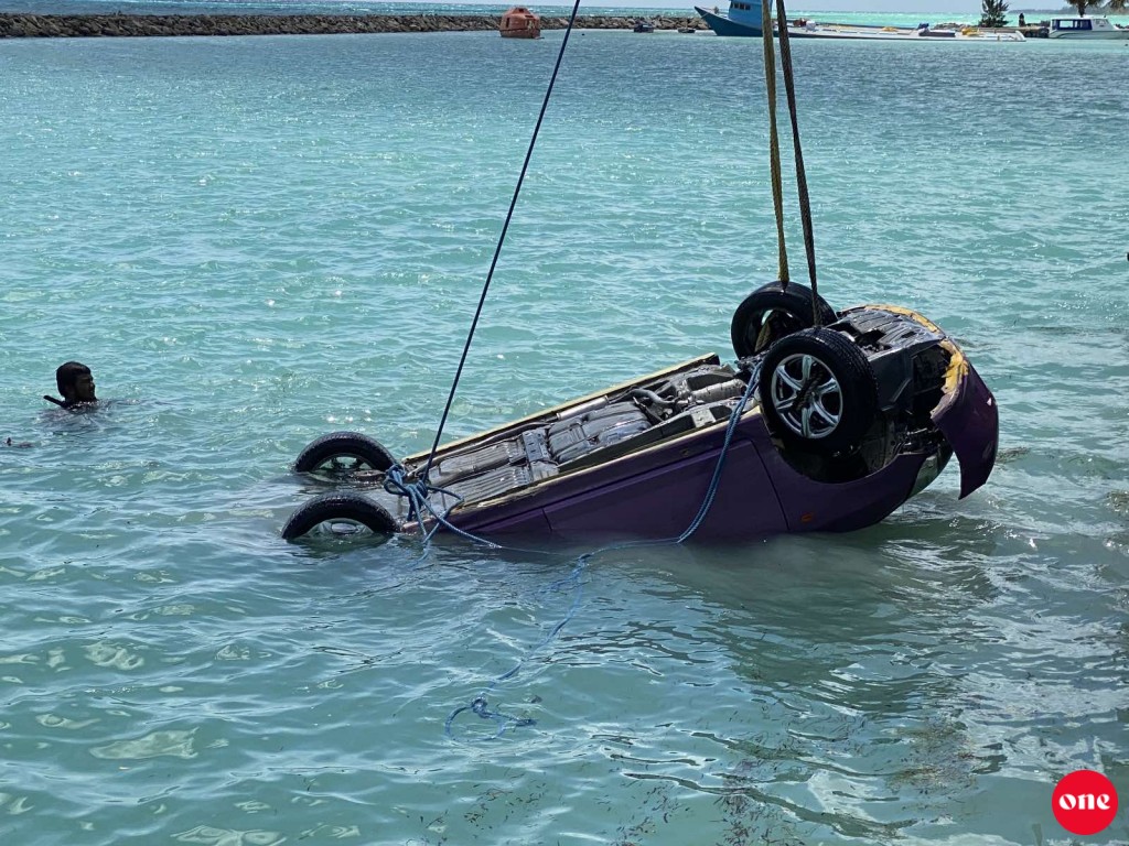 Control in nehti gamu bandharu thereyah car eh vettihjje