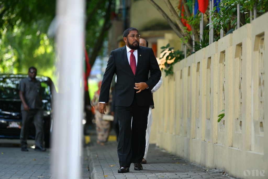 Qasimge ithuru vaudheh, hurihaa falt ehge kuli ma'aafukohdheynan
