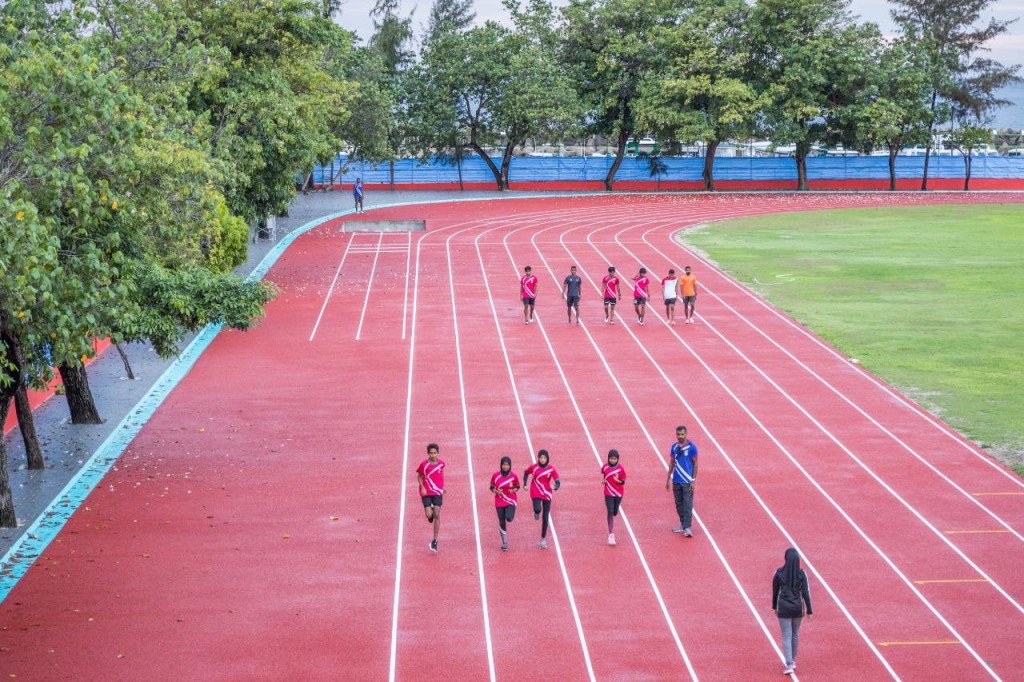 Usoolu thakakaa eku anna aadheehtha dhuvahu Male' synthetic track aanmunnah hulhuvaalanee