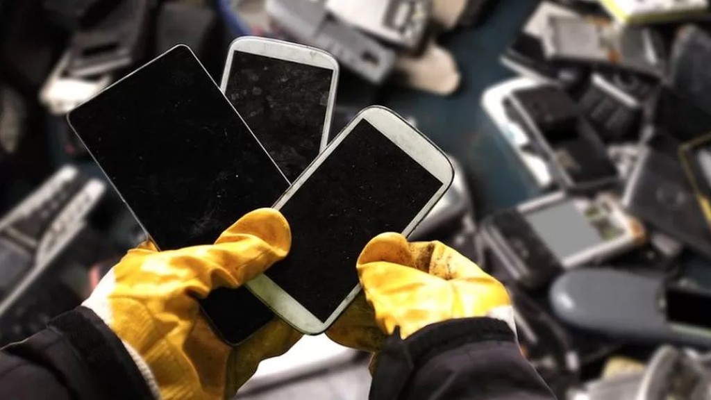 Electronic kuni: Mi aharu ekanives 5 billion phone ge kuni